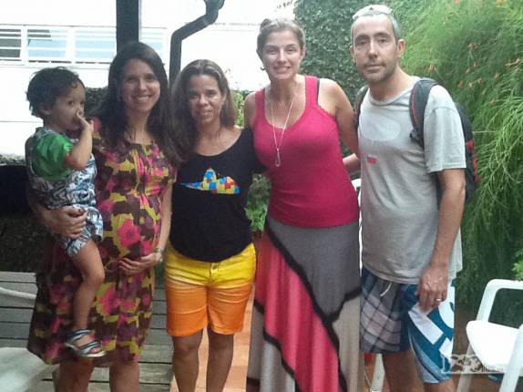 Encontro com as amigas que conhecemos em Trancoso (BA), agora na casa de uma delas, já mãe, na Gávea, no Rio de Janeiro